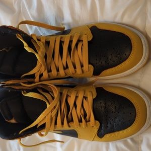 Air Jordan 1 High Retro OG 'Pollen